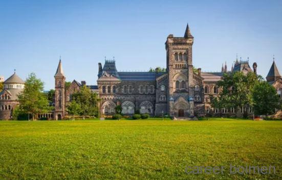 International Dean’s Scholarship
